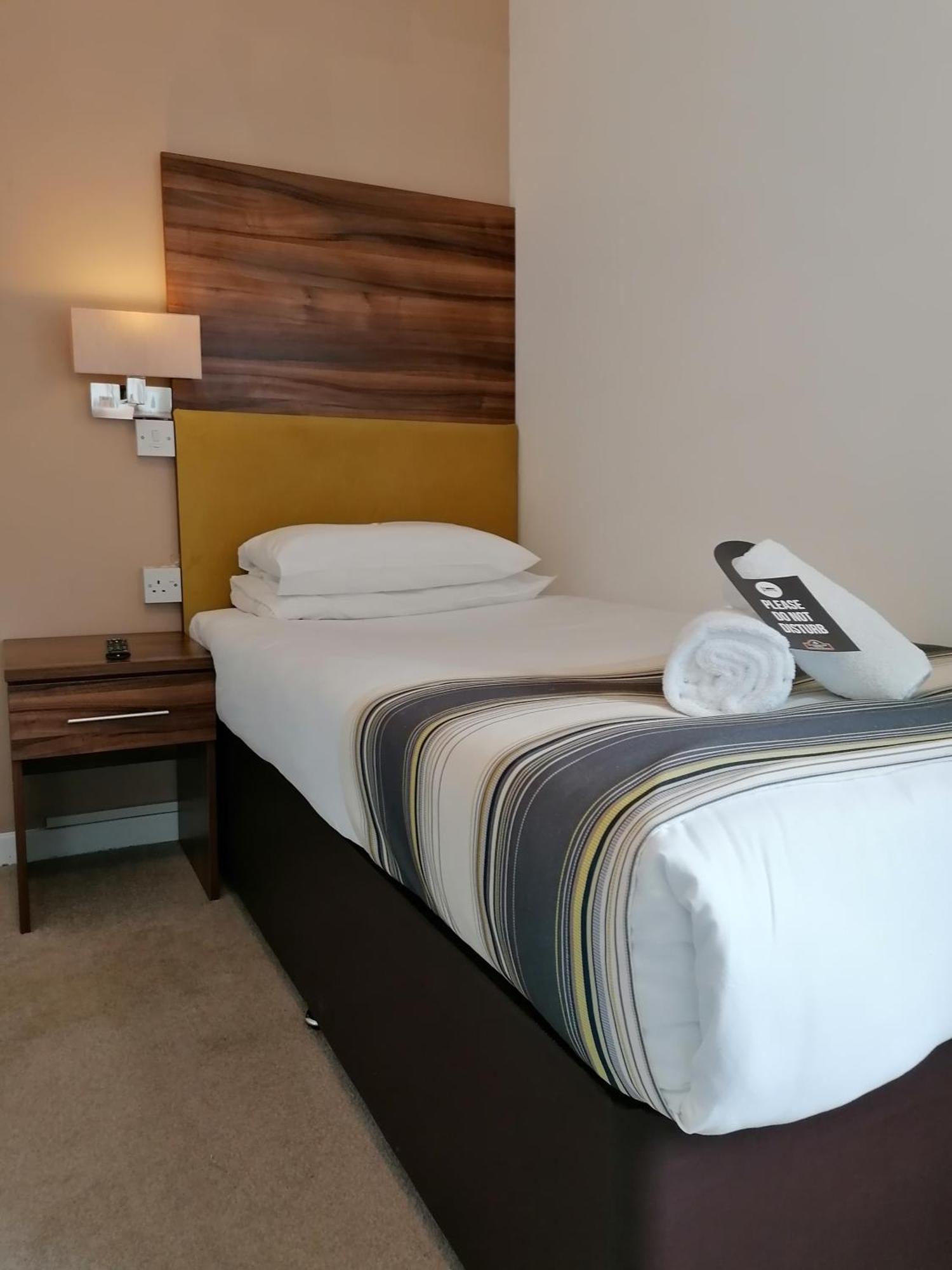 Livingston Lodge Hotel Отель 3*